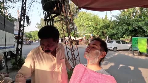 Pakistani Hospitality makes me cry (0.3$ Street Shave) Lahore, Pakistan