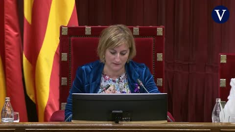 Laura Borràs no aplaude en el anuncio de la absolución de Torrent y la antigua mesa