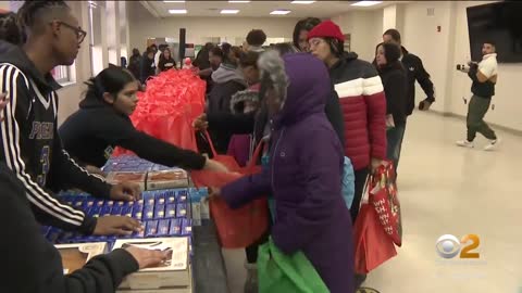 Rapper Fetty Wap sponsors holiday food giveaway in Paterson