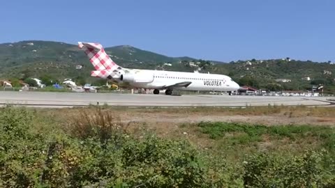 LOW Landings and JETBLASTS at the European St. Maarten