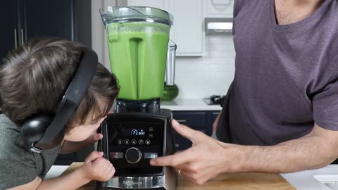 "Energize Your Day: Vitamix Green Juice 101 for Weight Loss & Muscle Boost! 💚