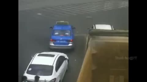 Extremely luckiest guy surviving from truck accident, Keep away from BLIND ZONE of trucks