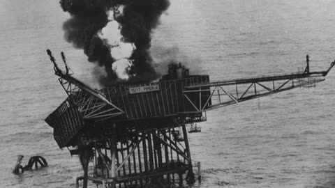 Oil Rig CATCHES FIRE - Piper Alpha