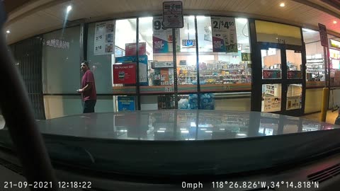 Man tags window after leaving 7-Eleven