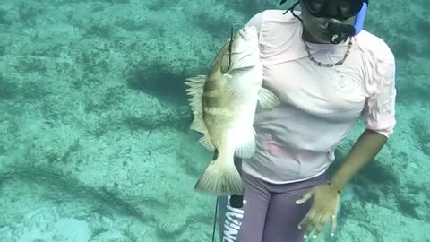 First brave woman to fish under sea/spearfishing