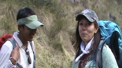 A FUNNY tutorial break while hiking the Inca Trail