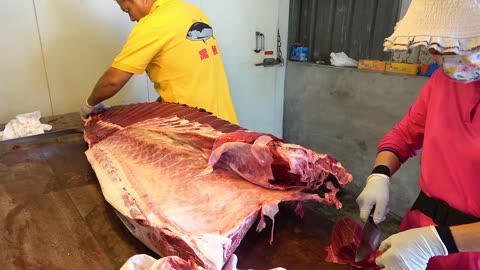 Cutting giant bluefin tuna for sashimi-street food