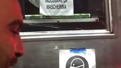 Casellante autostradale a Ferrara rifiuta pagamento perché automobilista sprovvisto di mascherina