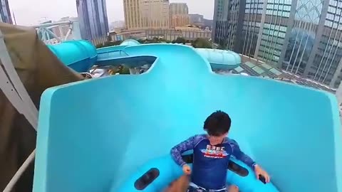 Zero_gravity_free_fall_raft_slide.