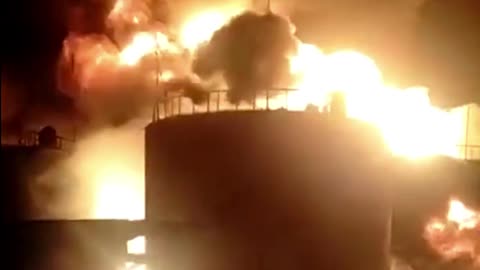 #Ukraine MASSIVE Fire -Oil Depot