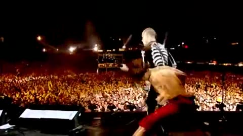 Red Hot Chilli Peppers [17] Give It Away