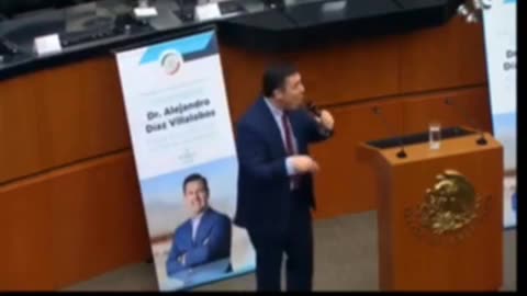 Dr. Alejandro Díaz (inmunólogo y pediatra) en el Senado mejicano el 1 de marzo de 2023