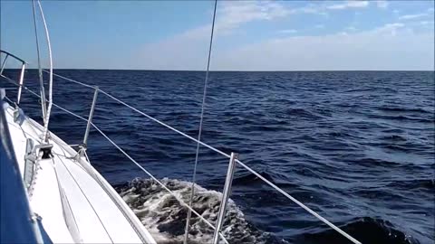 Daysailing with a 2002 Hunter 326 Sailboat