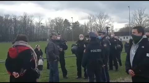 10/04/2021 ARRESTO A BAMBERG, GERMANIA DI UN MANIFESTANTE