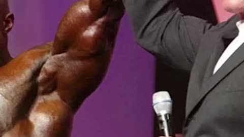 Ronnie Coleman's Hilarious Bicep Banter with Arnold Schwarzenegger!