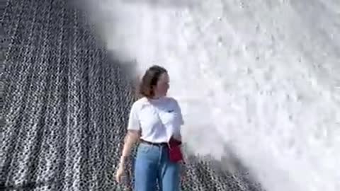 Dubai Waterfall _ ViralHog