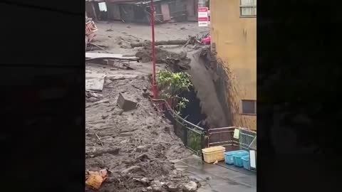 Dramatic video! LARGEST LANDSLIDE in Atami City, Japan (July 3, 2021)