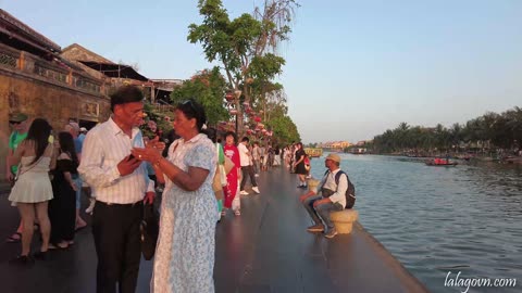 Walking in Hoi An on a beautiful sunny afternoon [4K ASMR] Lanterns, souvenirs, roadside food stalls