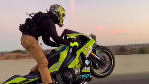 Superbike wheelie Yamaha R1M