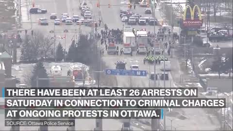 Police move in to disperse trucker protests on US - Canada border ||