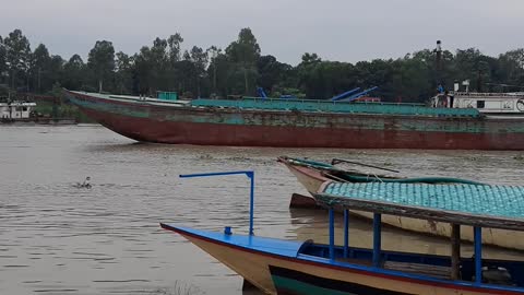 Top Big Ship Crossing