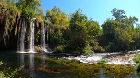 Que linda cascada que tranquilidad se siente, no creen??