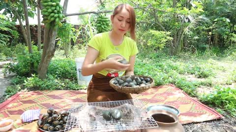 Yummy Snail Grilling With Lemongrass Stalk Recipe - Snail Grilling Recipe - Cooking with Sros