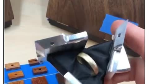 Kinetic ring box