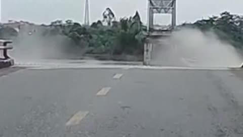 truck collapse in Vietnam