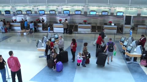 American Airlines & Coca-Cola Spread Holiday Cheer at Busy Airports