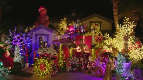 WINNERS The Watkins Family Brings Big Vegas Energy to Display - The Great Christmas Light Fight