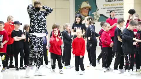 Little kids Dancing AWESOME SHUFFLE DANCE TUZELITY