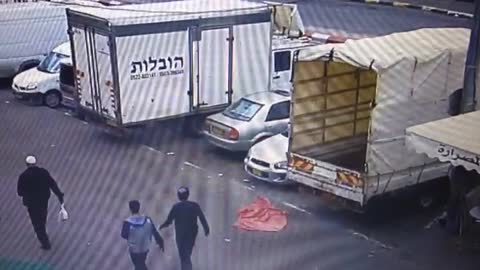 Palestinian terrorist tries stabbing Israeli civilian, this is what happened next