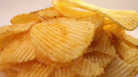 Potato chips can be just as delicate。