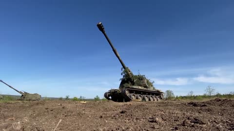 O trabalho dos obuses autopropulsados ​​de 152 mm "Msta S"