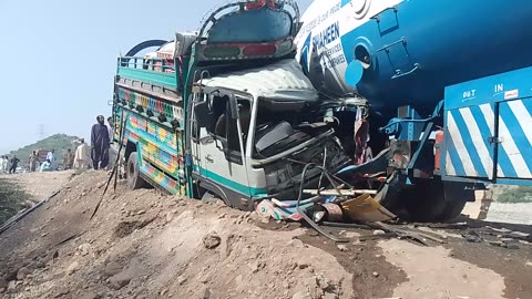 Dangerous Raod accident on Zhob - D i khan highway