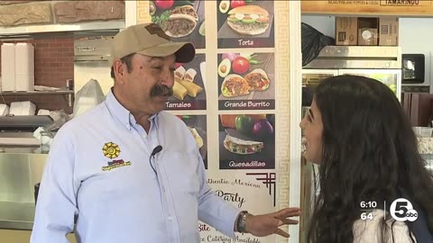 Lizzo's 'feelin good' eating Lakewood tacos