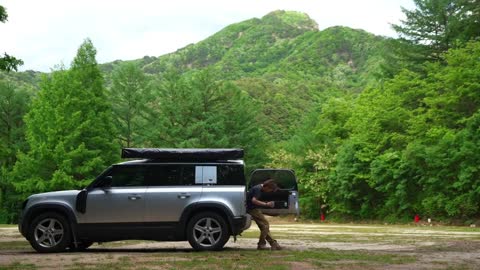 Enjoy an exquisite outdoor camping with the Land Rover Defender