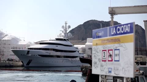 Russian tycoons moor their yachts in Maldives