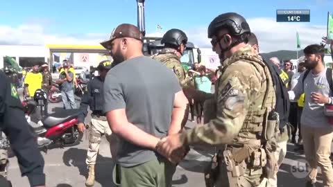 Manifestantes bolsonaristas atacam viaturas no Pará | SBT Brasil (07/11/22)