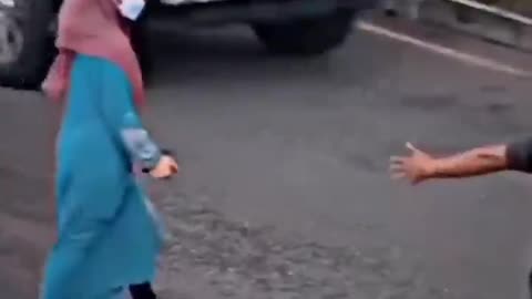 Hijabi girl viral video