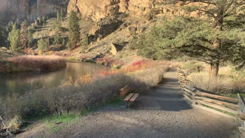 Trekking River Trail – Smith Rock State Park – Central Oregon – 4K