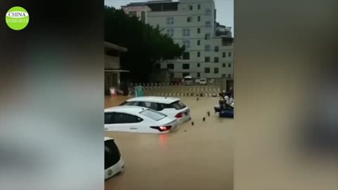 4-Storeys High Floods, NO warning for dam water release 10 provinces in southern China are flooding