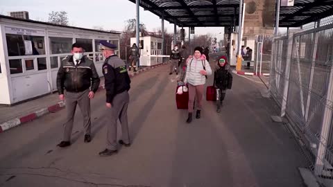 Fleeing war, people cross into Romania from Ukraine