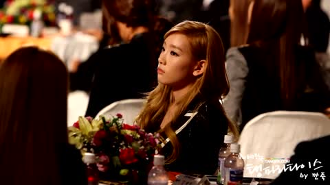 111121 2011 Korean Pop Culture & Art Awards Table Taeyeon