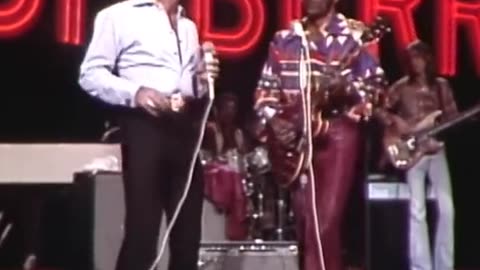 Memphis Tennessee- Chuck Berry & Tom Jones ( Live )