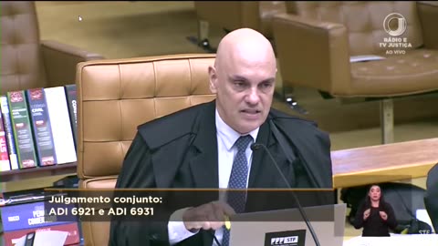 Sessão do STF é interrompida por música de funk e Moraes reage com risos