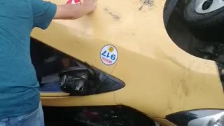 Taxi se volcó en el sector del Mercado Campesino de Bucaramanga