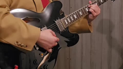 Epiphone es335 pro guitar sound demonstration.