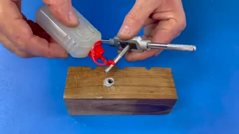 You Wont Believe What Happens When You Pour Super Glue on Aluminum Foil